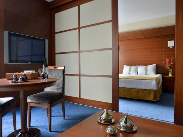 Suite, 1 Queen Bed (Additional Living Area)