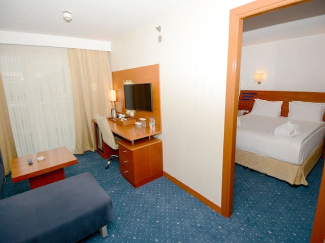 Suite, 1 Queen Bed (Additional Living Area)