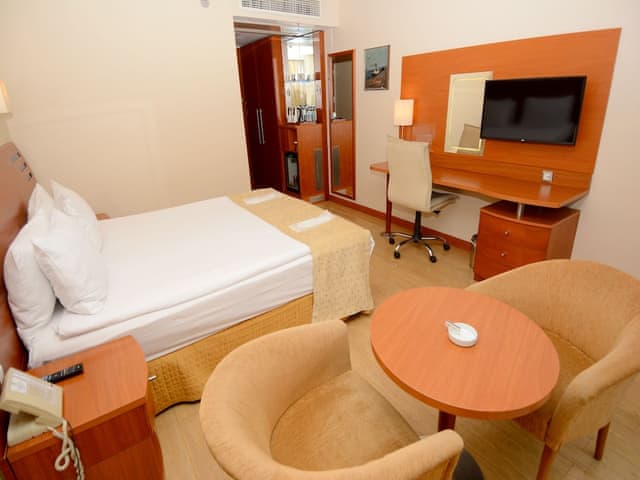 Standard Room, 1 Queen Bed