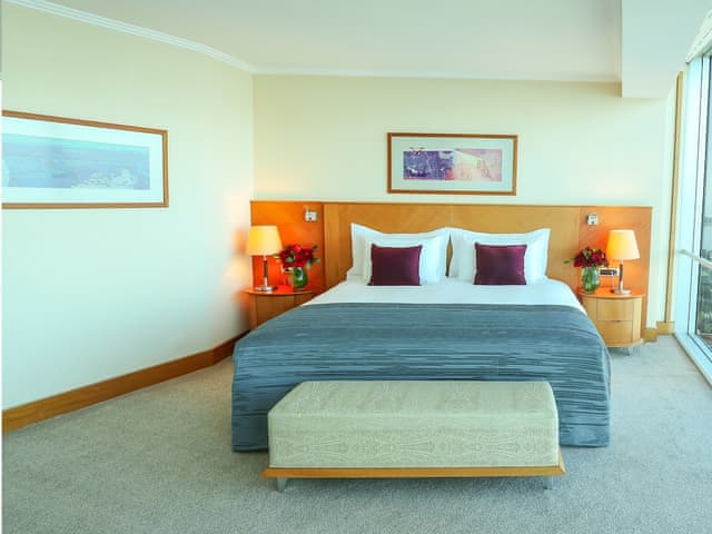 Junior Suite, 1 King Bed, Non Smoking, Mountain View