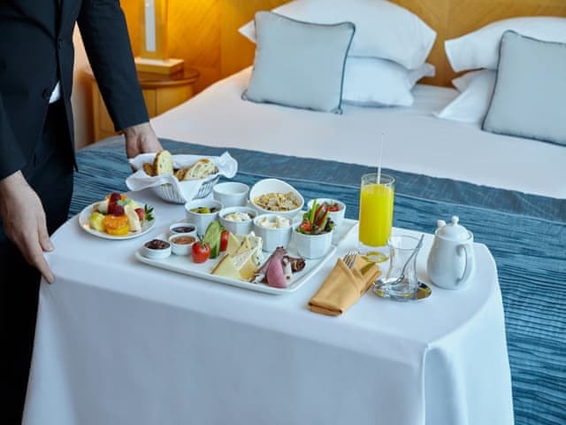 Standard Room, 1 King Bed, Non Smoking, Mountain View