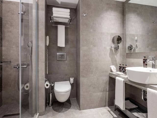 Delüks Oda Havuz Erişimli