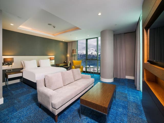 Suite, Corner
