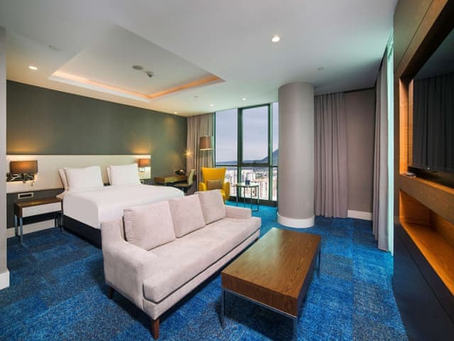 Suite, Corner