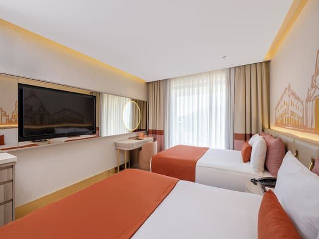 Deluxe Double or Twin Room, Balcony