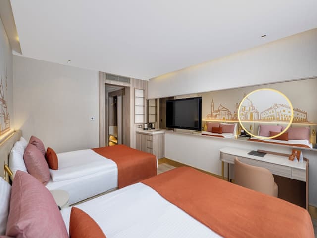 Deluxe Double or Twin Room, Balcony