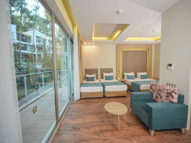 Grand Quadruple Room, 1 Bedroom, Garden View