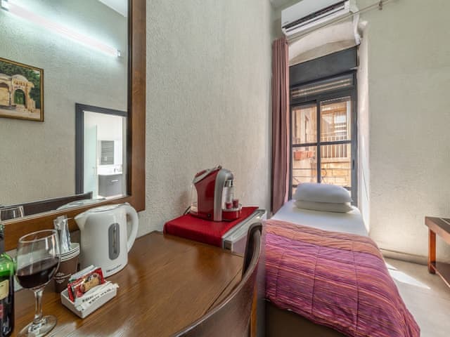 Small Single Room (near reception)