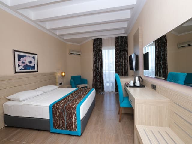 Standard Room with Lateral Sea View