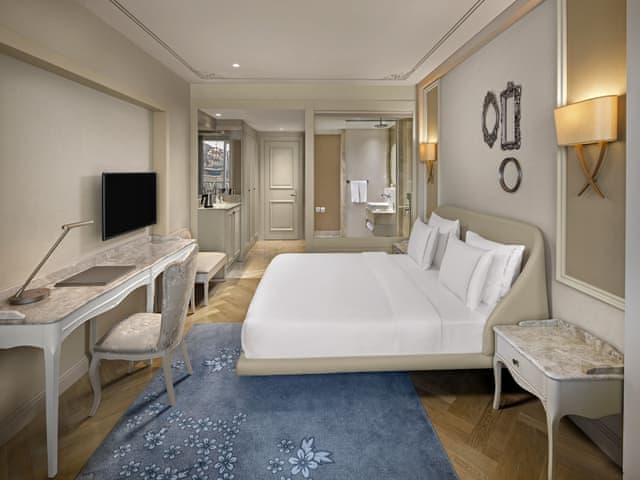 Superior Room, 1 King Bed