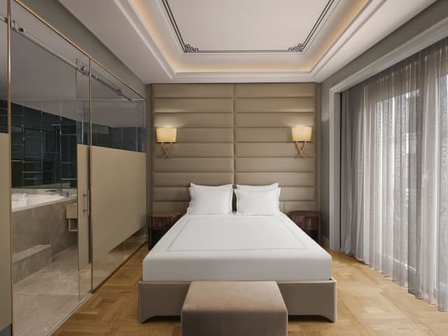 Signature Suite (Golden Horn, Park, with Spa Bath)