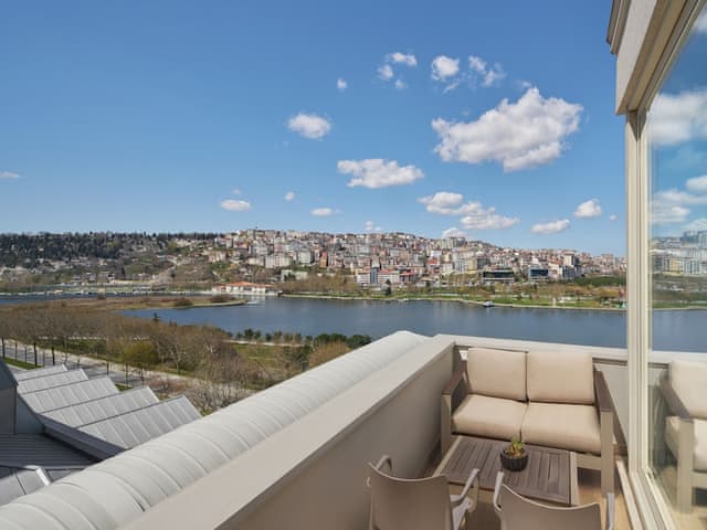 Junior Suite (Lifestyle, with Spa Bath)