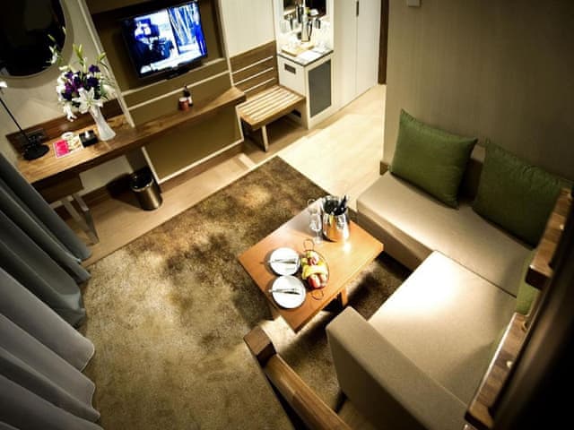 Suite, 1 King Bed, Smoking