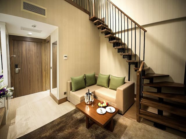 Suite, 1 King Bed, Smoking