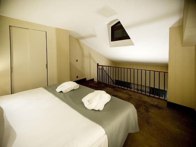 Suite, 1 King Bed, Smoking