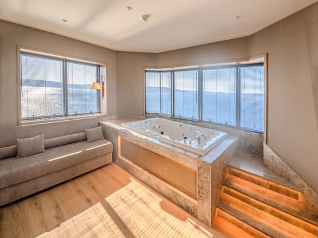 PANAROMIC JACUZZI ROOM WITH BOSPHORUS