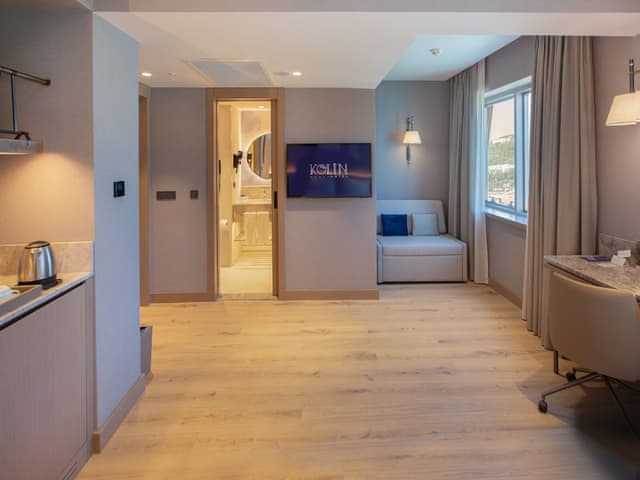 Deluxe King Room with Garden view