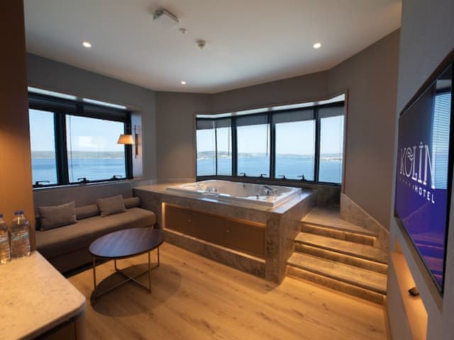 PANAROMIC JACUZZI ROOM WITH BOSPHORUS