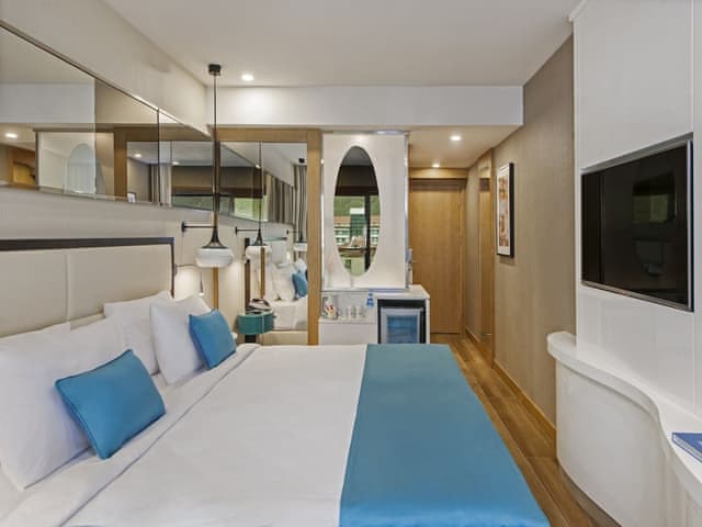 Superior Room with queen size bed