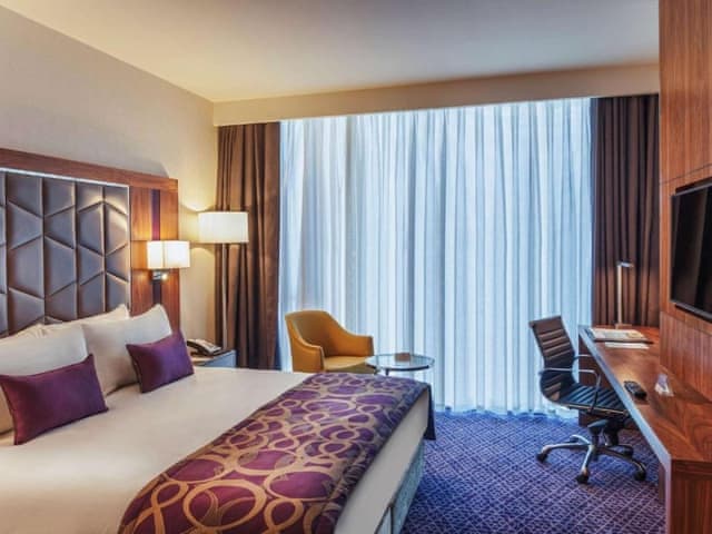 Panoramic Corner Room