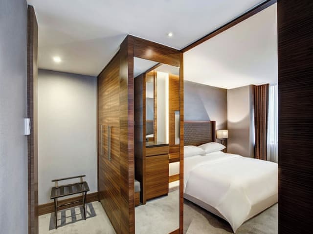 Classic Room, 1 King Bed, City View