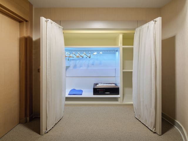 Family Suite Roof Land