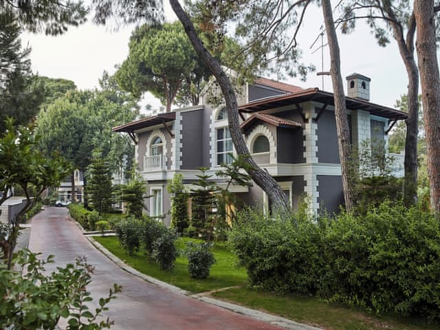 Albatross Deluxe Villa