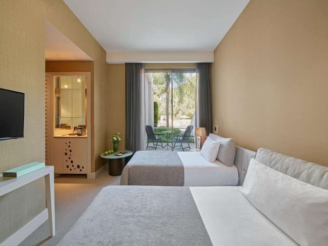 Terrace Lagoon Family Suite