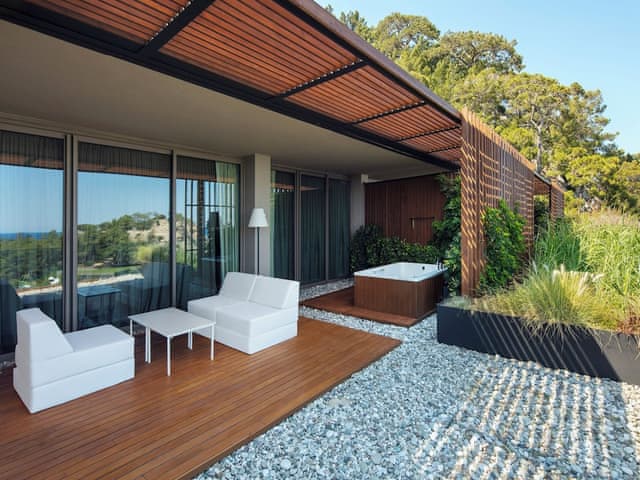 Royal Suite Family Garden