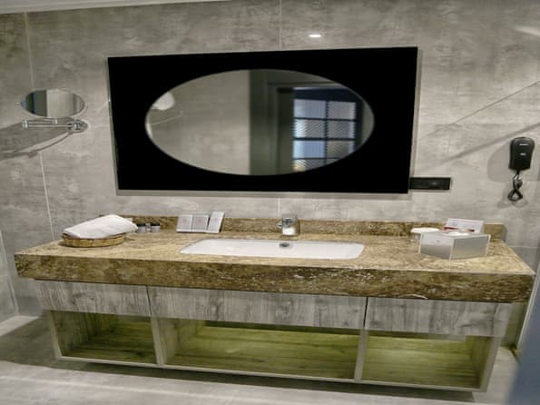 Deluxe Room, 1 Queen Bed, Smoking (Round Bed)