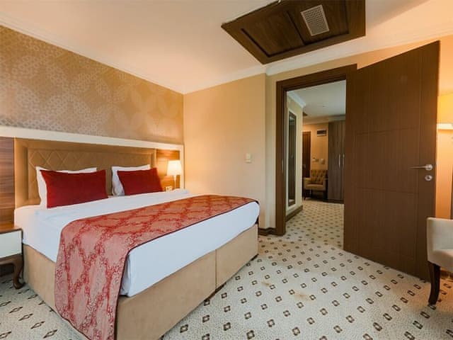 Suite, 1 Queen Bed, Connecting Rooms, Mountain View