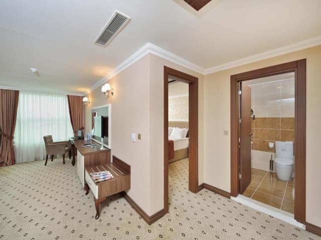 Suite, 1 Queen Bed, Connecting Rooms, Mountain View