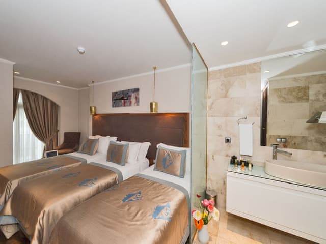 Standard Iki Ayri Yatakli Oda + Ekstra Yatak