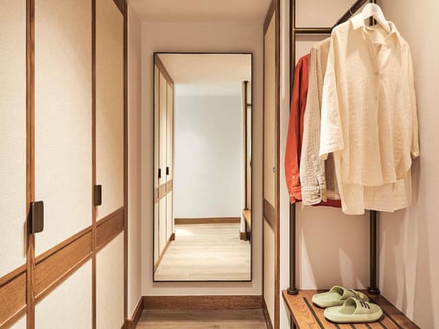 Suite, 1 King Bed, Pool View (Platinum)