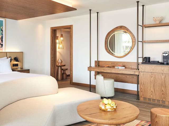 Suite, 1 King Bed, Pool View (Platinum)