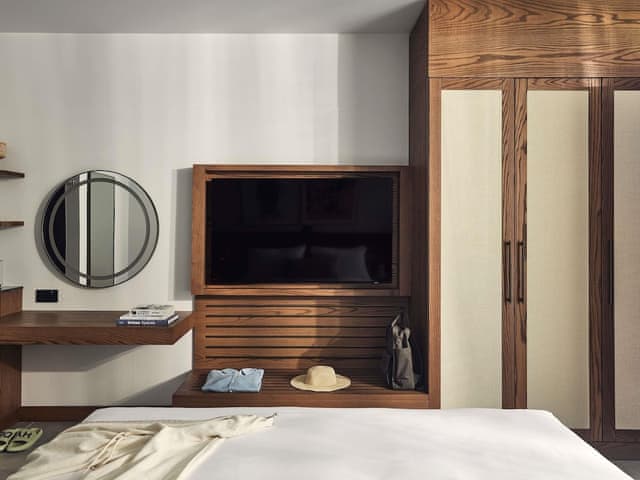 Room, Connecting Rooms (General Admission)