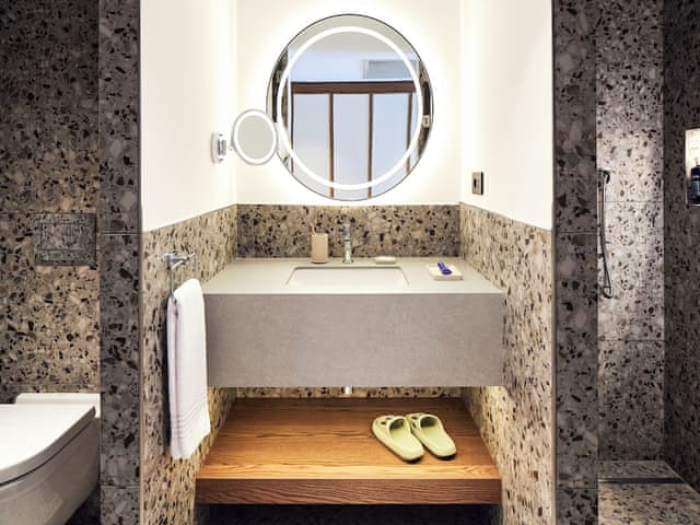 Room, 1 King Bed (Platinum Swim Up with Pool)