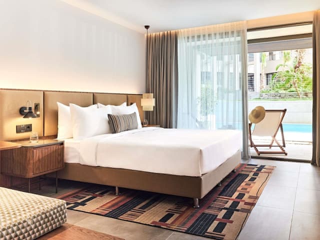 Room, 1 King Bed (Platinum Swim Up with Pool)