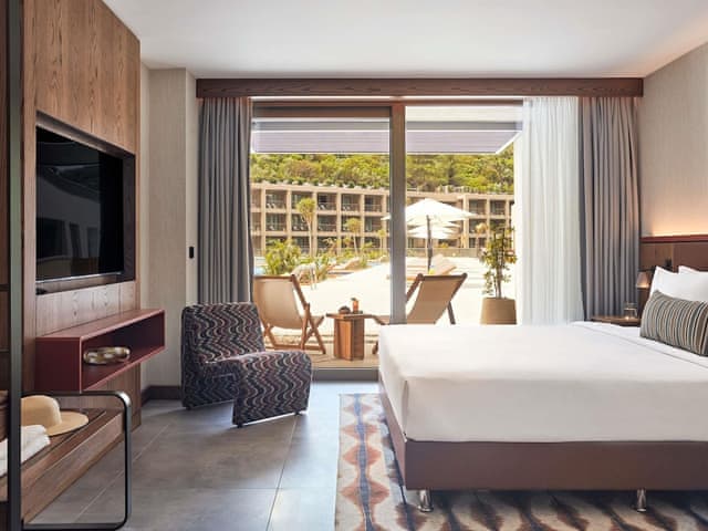 Room, 1 King Bed, Pool View (All Access)