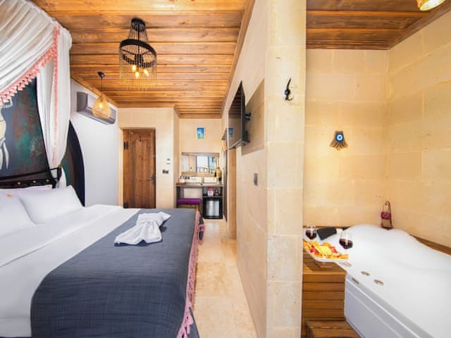 Luxury Room With JAKUZI, Balcony