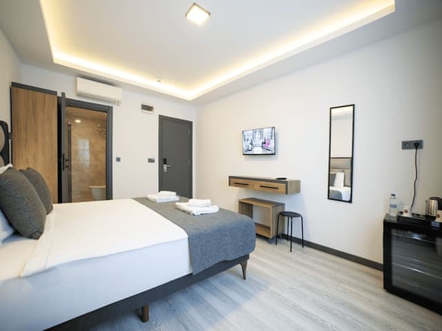 Deluxe Room, 1 Double Bed, Non Smoking, City View