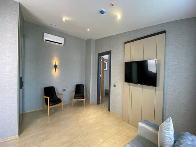 Standard Room, Poolside (French Bed)