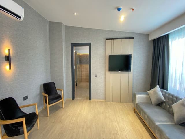 Standard Room, Poolside (French Bed)