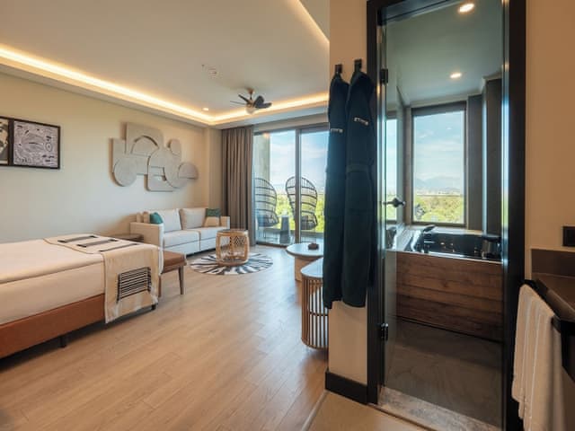 Superior Whirlpool Room Forest View