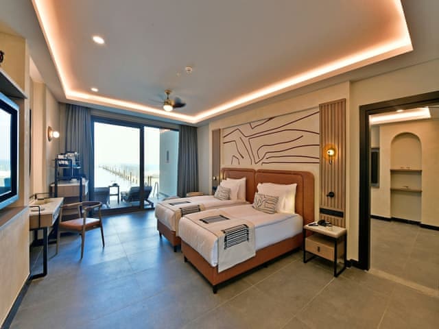 Family Swim Up Suite Sea View