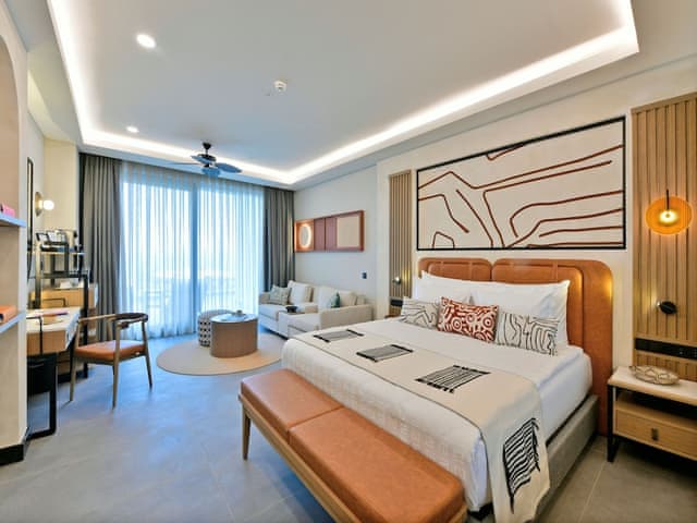 Deluxe swim up sea view