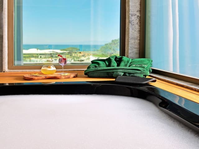 Superior Whirlpool Room Swim Up Sea View