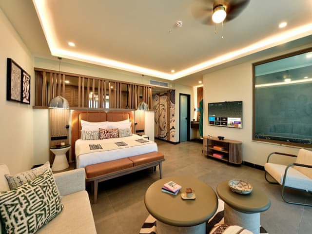 Superior Whirlpool Room Swim Up Sea View