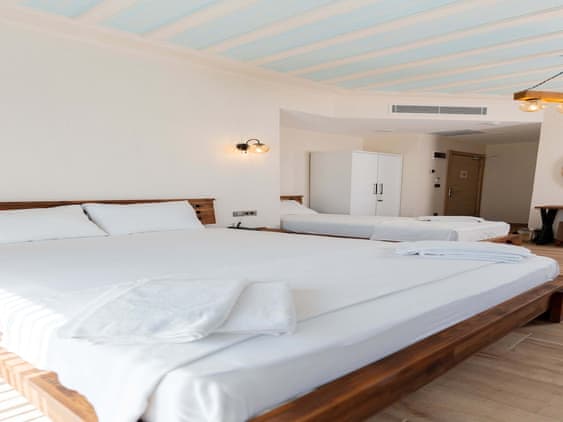 Delüks Üç Kişilik Oda