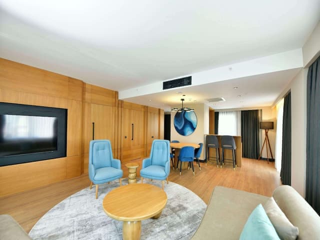 Presidential Suite, Partial Sea View